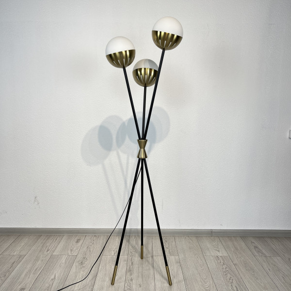 Торшер Caracas Tripod Floor Lamp от ImperiumLoft